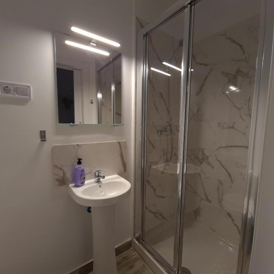 Double Room Private Bathroom